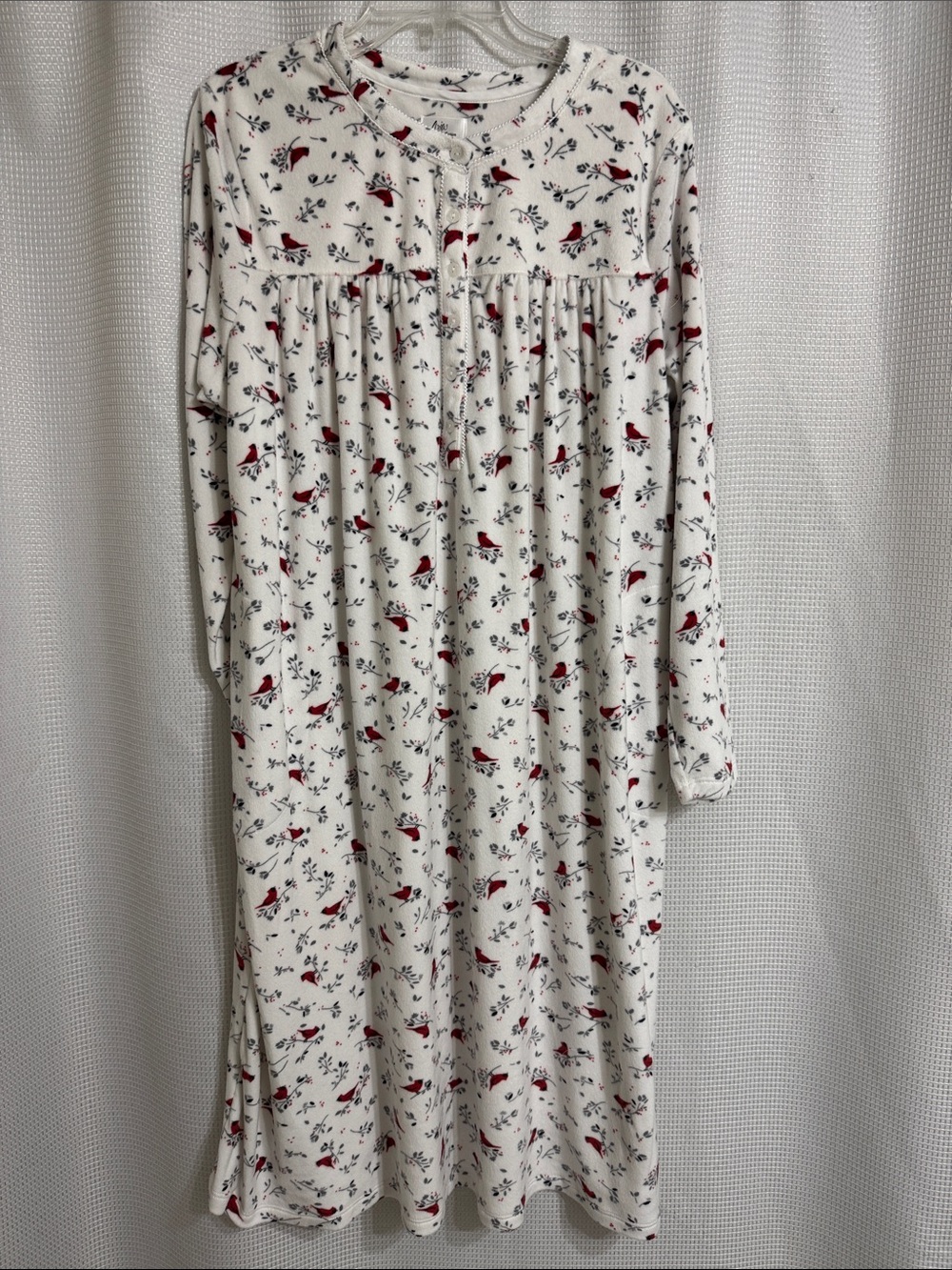 Women’s EUC Aria long sleeve micro fleece nightgown.  Size XL